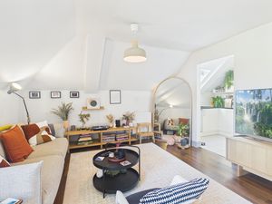 Sitting Room - click for photo gallery